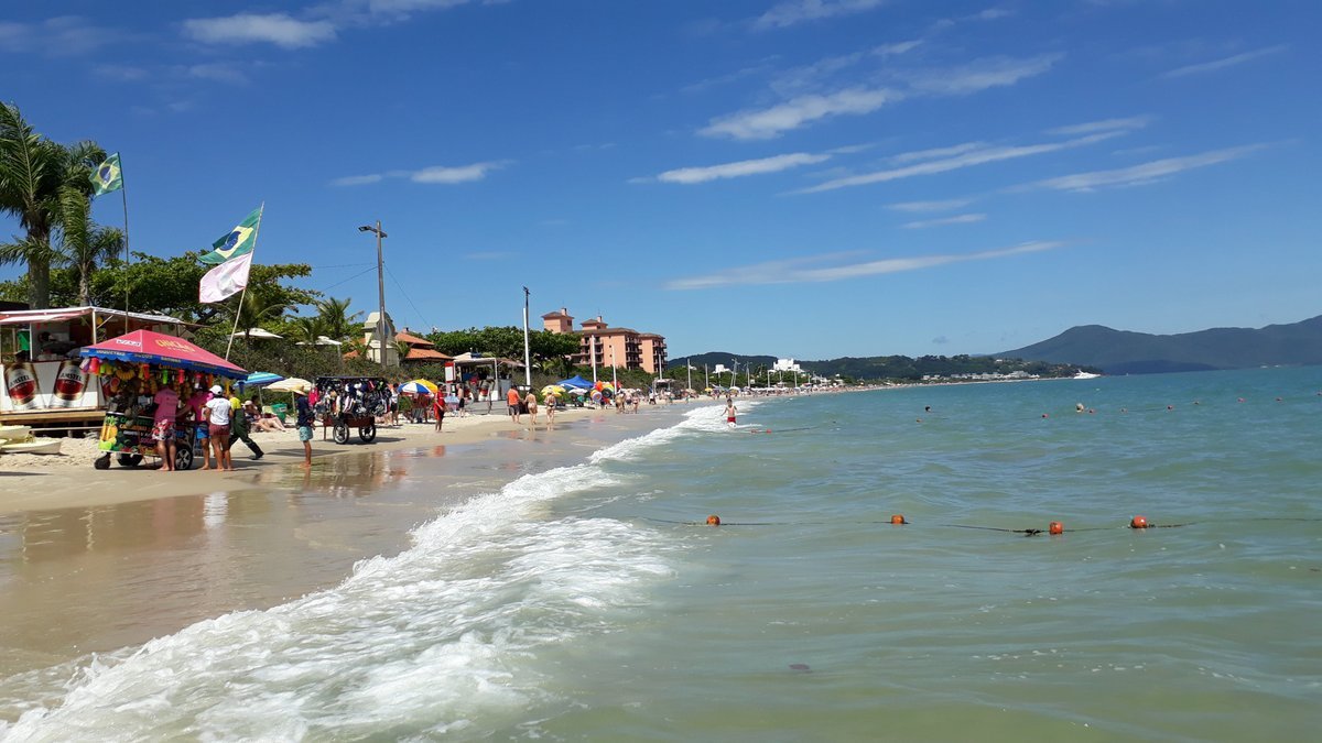 Пляж Журере во Флорианополисе, спокойная вода на севере острова